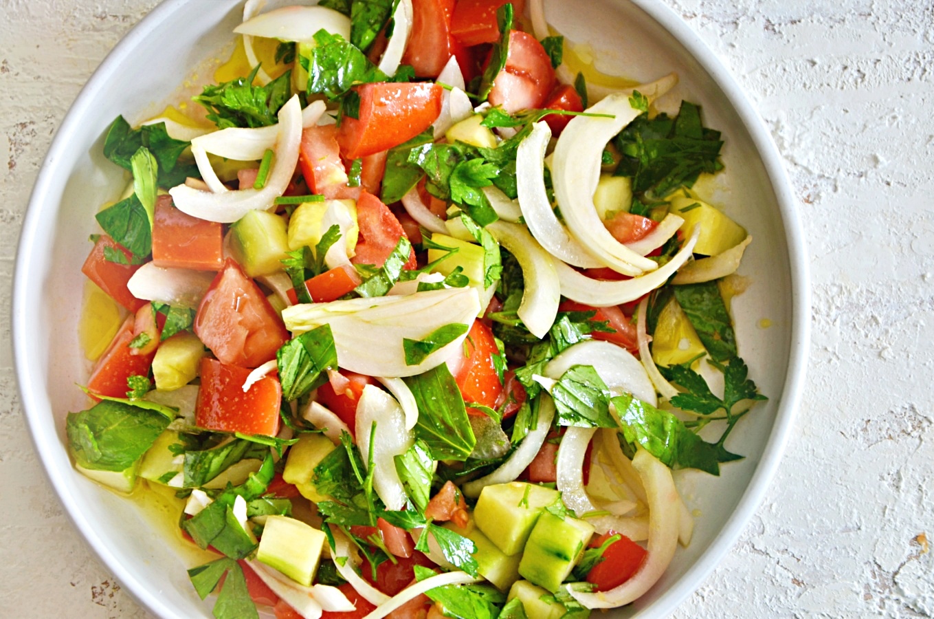 Erfrischender Gurken-Tomaten-Salat