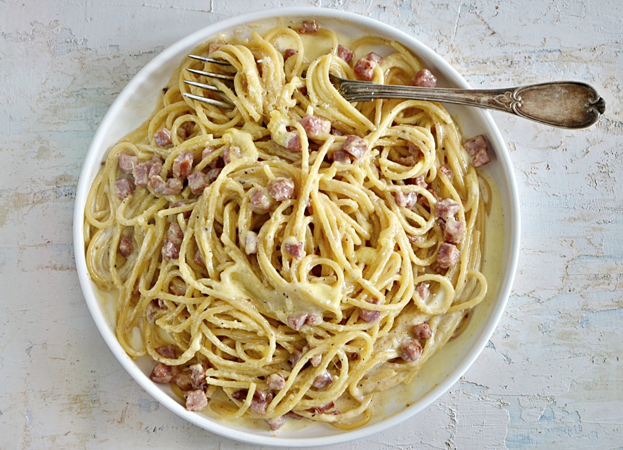 Spaghetti mit Speck und Sahne